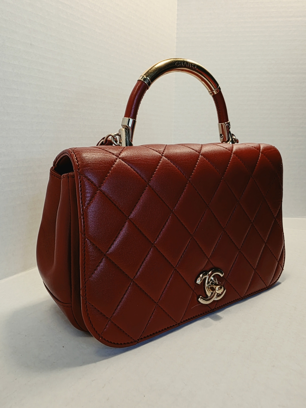 CHANEL Quilted Top Handle Shoulder Bag in Red with Gold Hardware  EUC - Picture 4 of 13